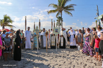 Четыре священнослужителя освятили океан в праздник Богоявления