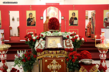 Пасхальное богослужение в русской церкви святой Матроны Московской в Майами