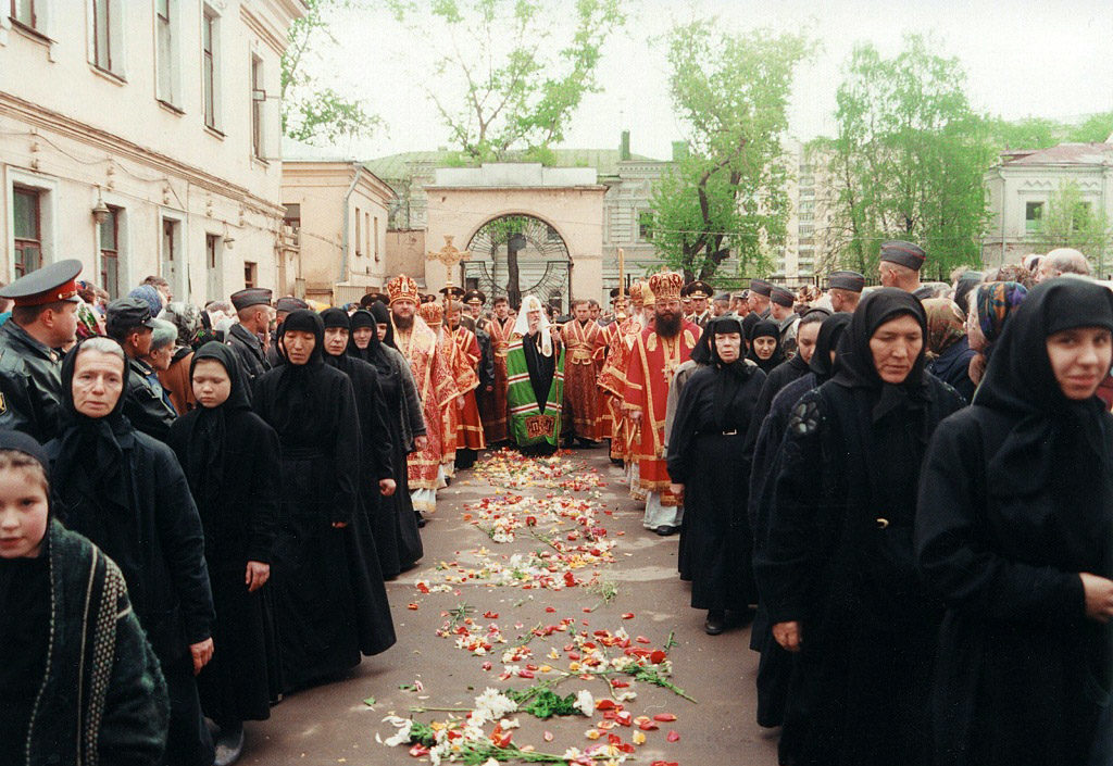 Встреча Святейшего Патриарха Московского и всея Руси Алексия II. Покровский женский монастырь. 2 мая 1999 г.