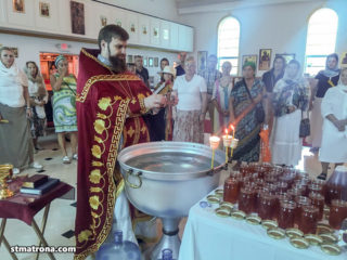 Праздник Изнесения Честных Древ Креста Господня и освящение монастырского меда