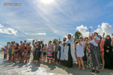 Четвертый год подряд на праздник Богоявления в Майами освятили воды океана