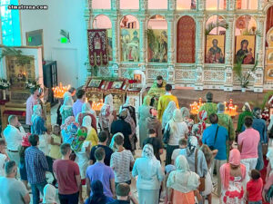 В православном соборе торжественно отметили праздник Троицы