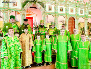 Вербное воскресенье торжественно отметили в православной церкви в Майами