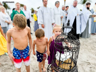 С особым торжеством состоялось освящение океана в Дания-Бич