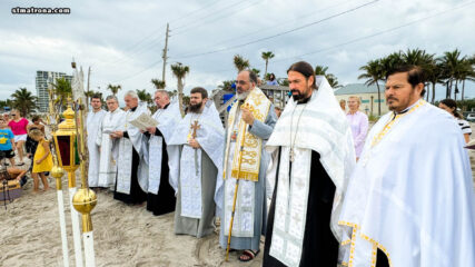 С особым торжеством состоялось освящение океана в Дания-Бич