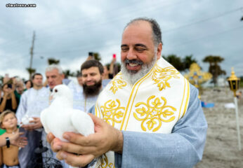 С особым торжеством состоялось освящение океана в Дания-Бич