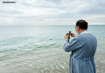 С особым торжеством состоялось освящение океана в Дания-Бич