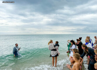 С особым торжеством состоялось освящение океана в Дания-Бич