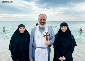 С особым торжеством состоялось освящение океана в Дания-Бич