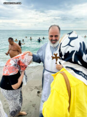 С особым торжеством состоялось освящение океана в Дания-Бич