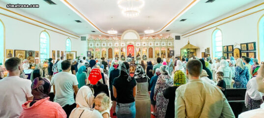 На Благовещение Пресвятой Богородицы в православной церкви в Майами совершили праздничное богослужение