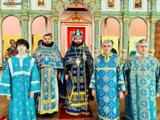 На праздник Сретения Господня в православной церкви в Майами совершили праздничные богослужения