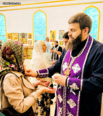 В Крестопоклонную неделю в соборе святой Матроны в Майами совершено Таинство Елеосвящения
