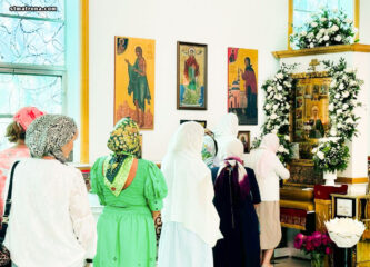 Память святой Матроны молитвенно отметили в православной церкви Майами