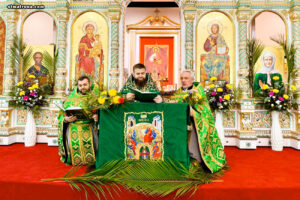 Праздник Троицы отметили в православной церкви Майами