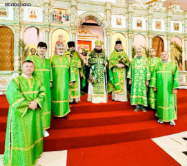 Праздник Троицы отметили в православной церкви Майами