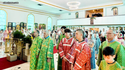 Праздник Троицы отметили в православной церкви Майами