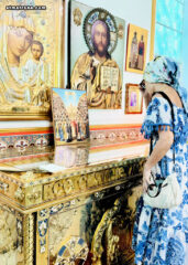 На храмовый праздник в соборе святой Матроны совершена Литургия архиерейским чином