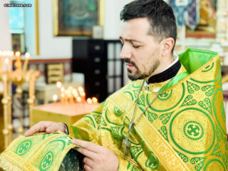 На храмовый праздник в соборе святой Матроны совершена Литургия архиерейским чином