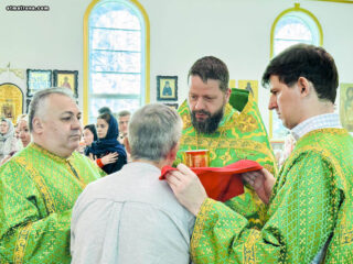 На храмовый праздник в соборе святой Матроны совершена Литургия архиерейским чином