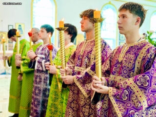 На храмовый праздник в соборе святой Матроны совершена Литургия архиерейским чином