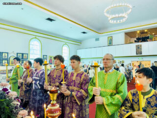 На храмовый праздник в соборе святой Матроны совершена Литургия архиерейским чином