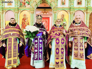 Настоятель православной церкви в Майами молитвенно отметил 45-летие со дня рождения