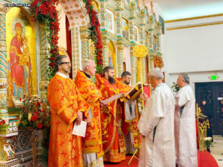 Пасхальное богослужение в православной церкви в Майами