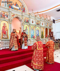 Богослужения праздника Изнесения Честных Древ Животворящего Креста Господня совершили в православной церкви в Майами